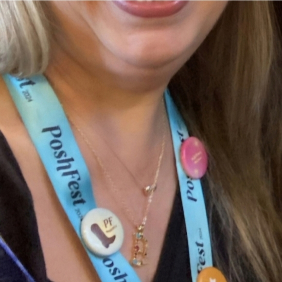 L Letter Pendant Necklace Multi-color Rhinestones Gold Tone Chain - Picture 10 of 16